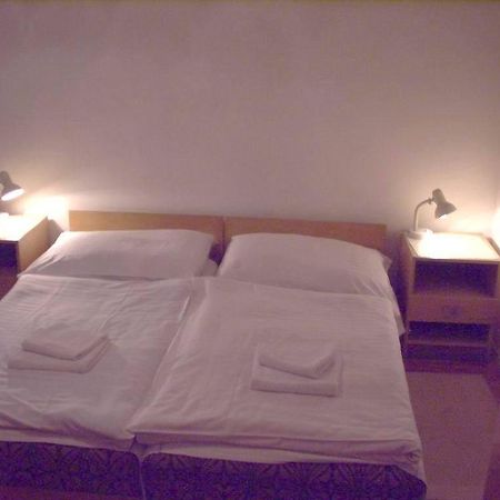 Corvin Panzio Bed & Breakfast Дьор Екстериор снимка