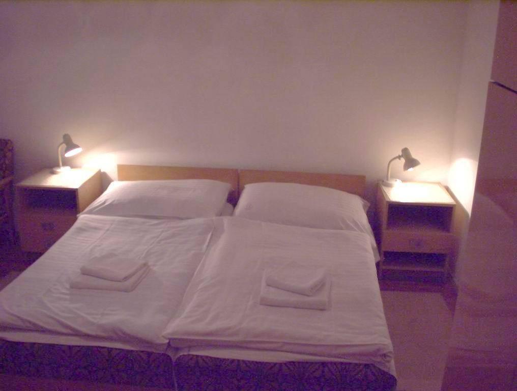 Corvin Panzio Bed & Breakfast Дьор Екстериор снимка