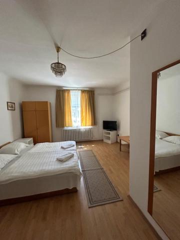 Corvin Panzio Bed & Breakfast Дьор Екстериор снимка