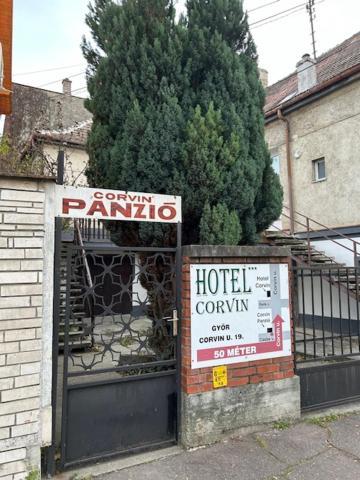 Corvin Panzio Bed & Breakfast Дьор Екстериор снимка